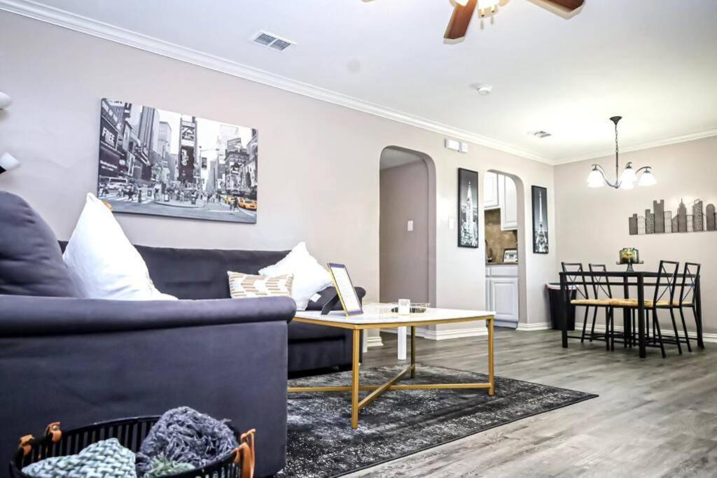 Comfy Two-Bedroom Apartment In Arlington Exteriér fotografie